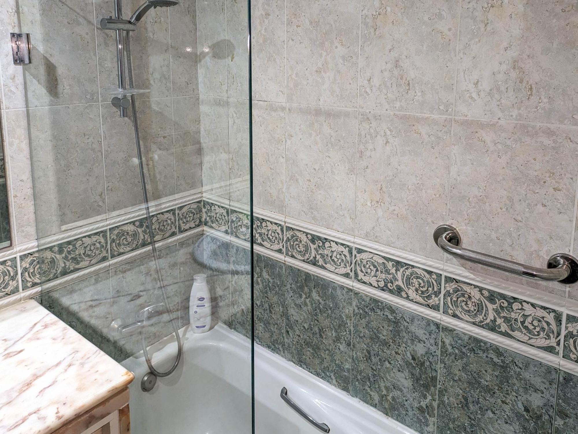 Two Bedroom Apartment - 110M2, Ac, Terrace, Wi-Fi لاغوس المظهر الخارجي الصورة