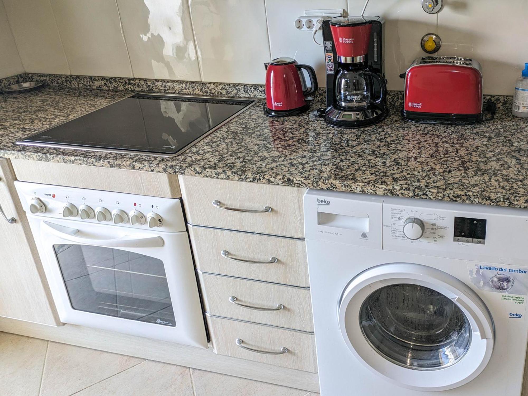 Two Bedroom Apartment - 110M2, Ac, Terrace, Wi-Fi لاغوس المظهر الخارجي الصورة