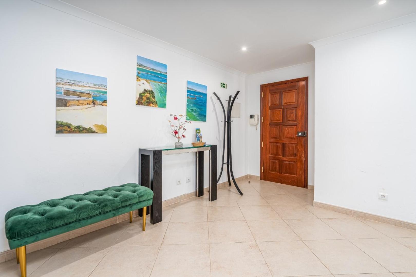 Two Bedroom Apartment - 110M2, Ac, Terrace, Wi-Fi لاغوس المظهر الخارجي الصورة