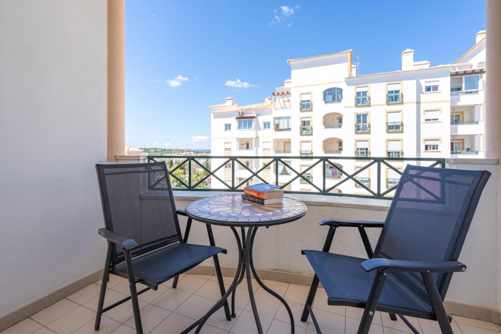 Two Bedroom Apartment - 110M2, Ac, Terrace, Wi-Fi لاغوس المظهر الخارجي الصورة
