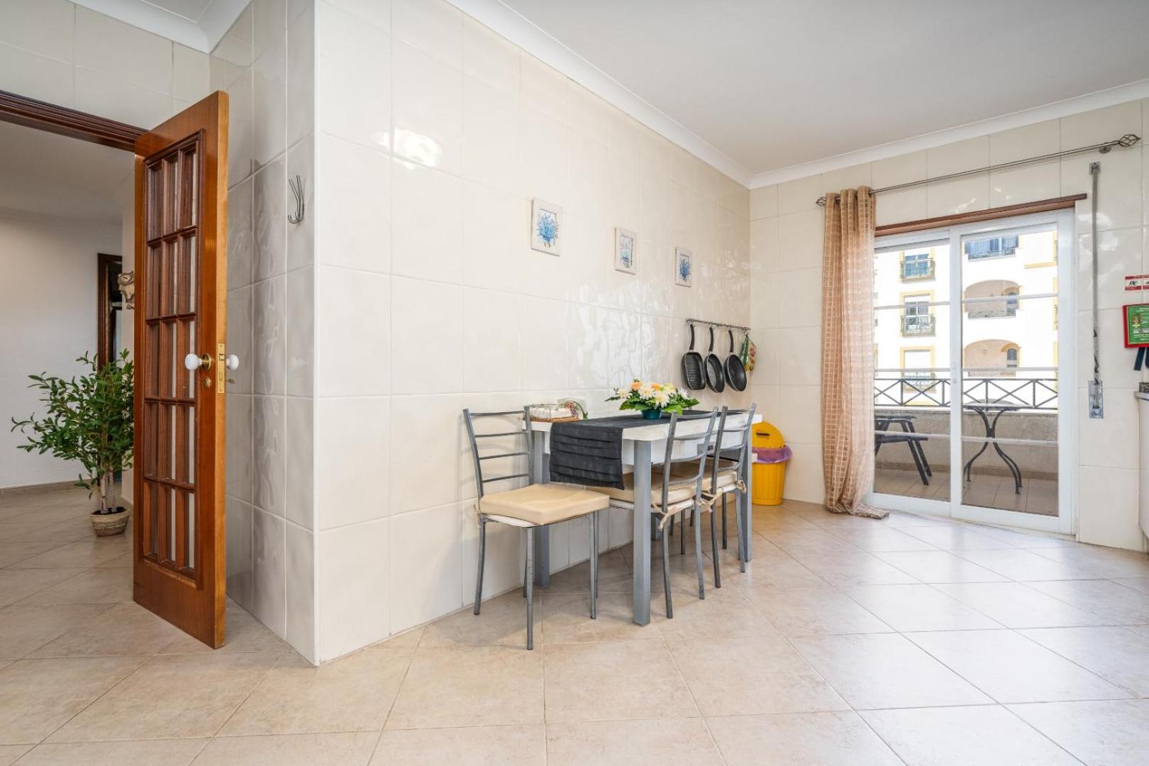 Two Bedroom Apartment - 110M2, Ac, Terrace, Wi-Fi لاغوس المظهر الخارجي الصورة